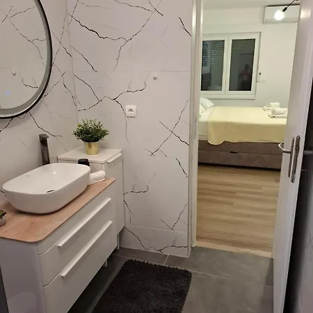 Apartman Marta 2 *